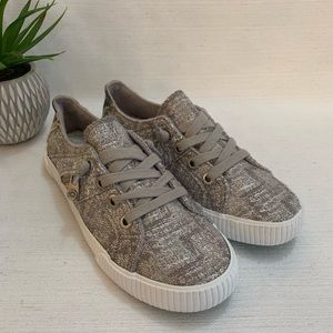NWOT Blowfish Malibu Fruit Silver Slip On Lace Up Sneakers Woman’s 8